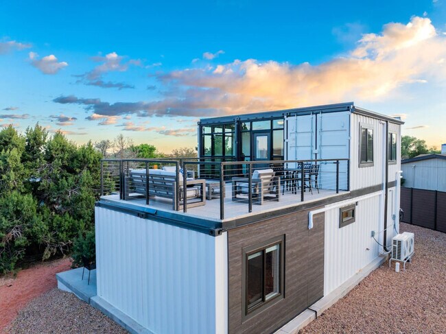 Building Photo - 736 W Rider Dr