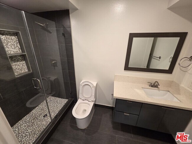 Building Photo - 1255 N Kingsley Dr