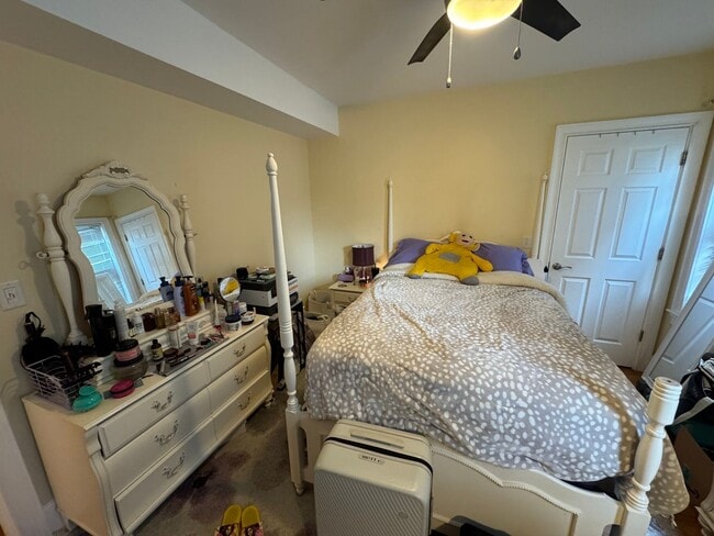 Building Photo - BEAUTIFUL UNIT IN CAMBRIDGE!!!!!!!!!!!