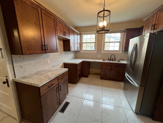 Building Photo - 1414 W Main St