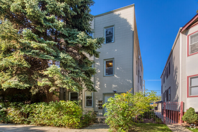 Building Photo - 3726 N Troy St