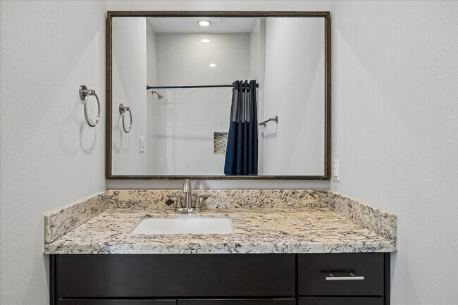 Building Photo - 1613 Crockett St