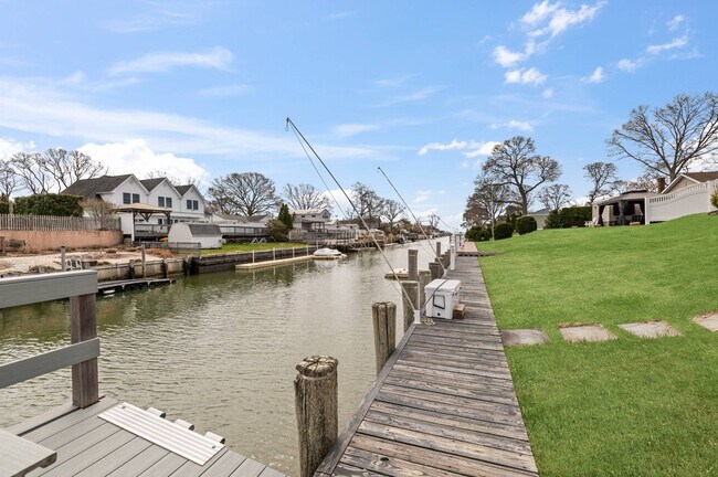 Building Photo - 7 Whiting Rd