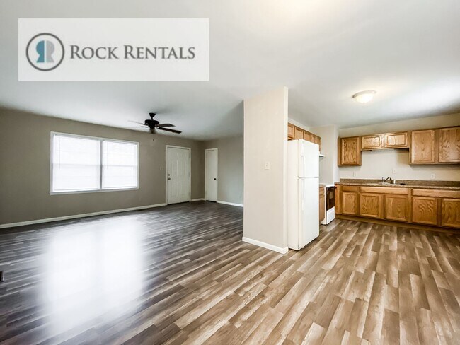 Building Photo - 3 Bed 1 Bath with Garage