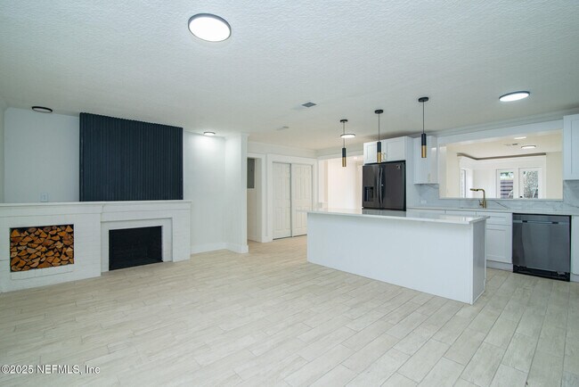 Building Photo - 111 Zoratoa Ave