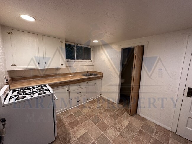 Building Photo - Basement Studio Apartment