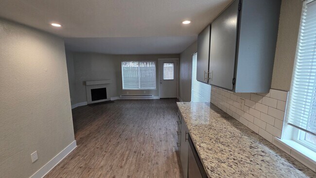 Building Photo - Open Concept Townhome with Balcony