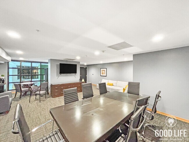 Building Photo - STUNNING 2 BED/2 BATH CONDO AVAILABLE IN THE DISCOVERY BUILDING IN CORTEZ HILL!