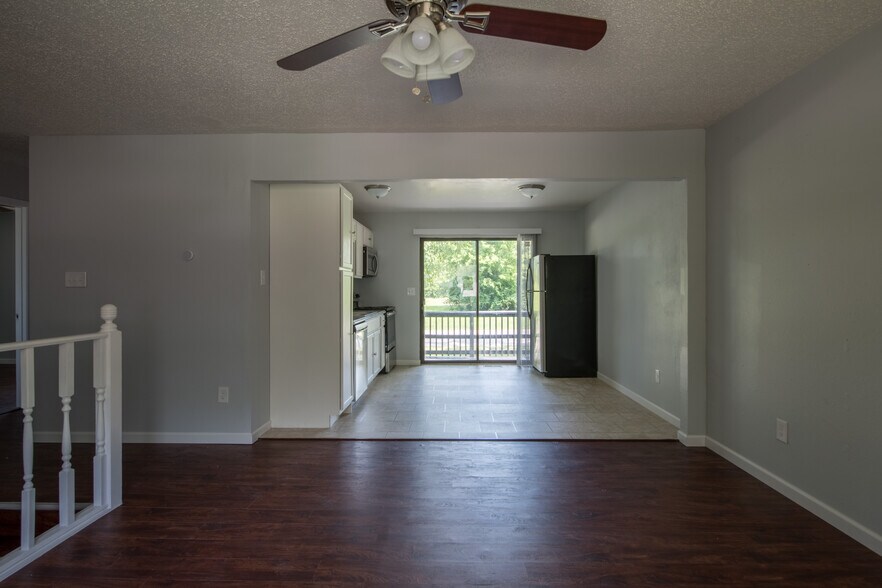 Building Photo - 11 Carriage Lane