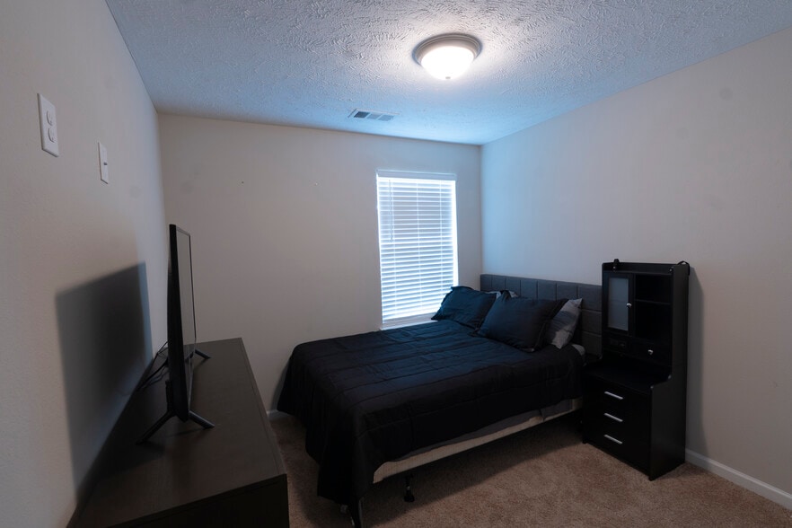 1st Room - 3039 Rg Buchanan Dr