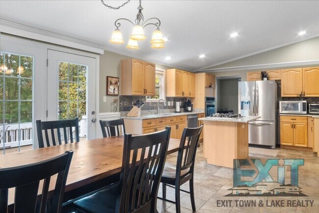 Building Photo - Lakefront Rental in Long Branch Shores