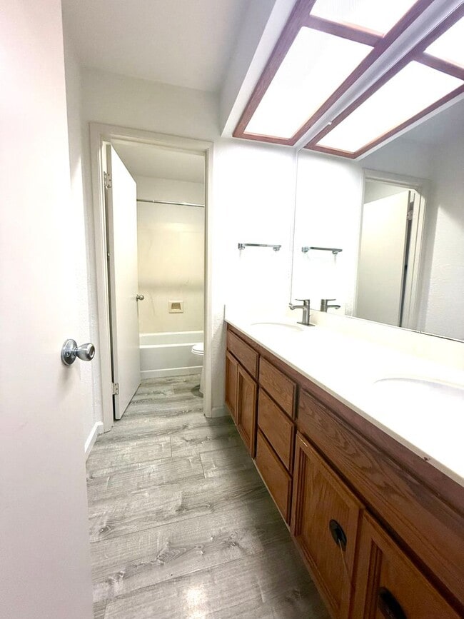 Building Photo - Beautiful 2 Story 4 Bedroom 2.5 Bath Home ...