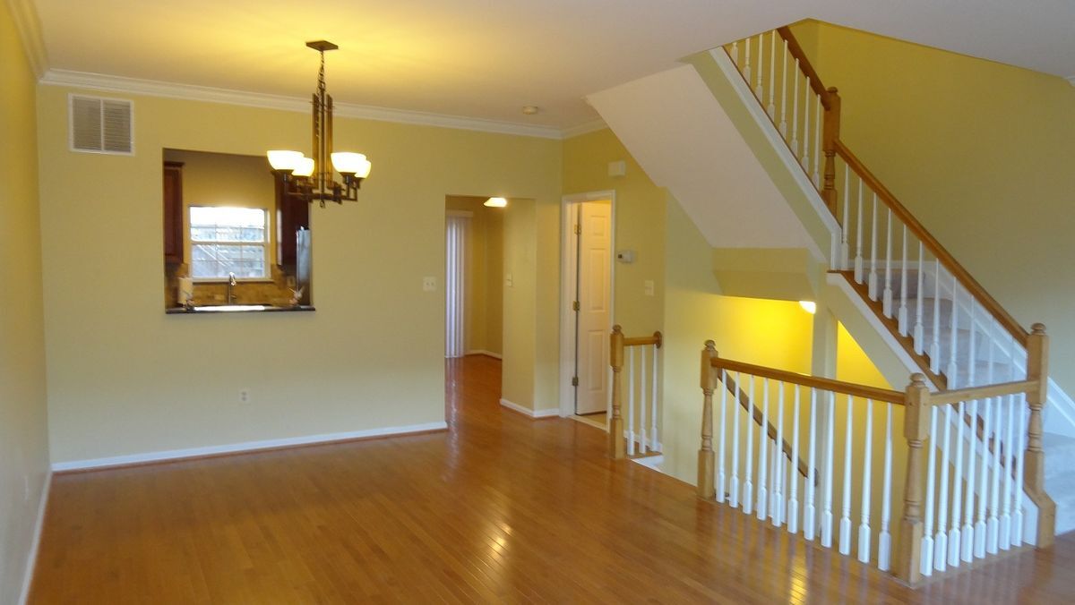 Building Photo - 2427 Clover Field Cir