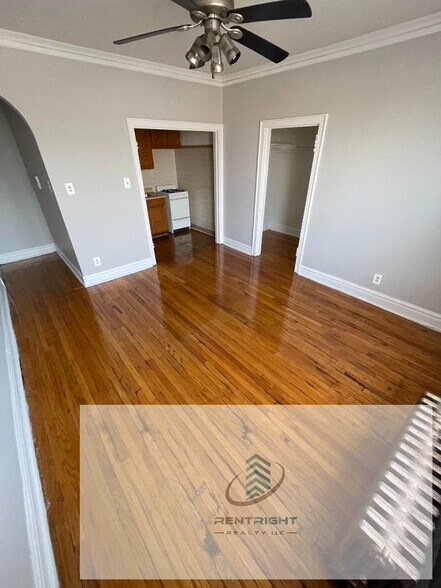 Building Photo - 4650 N Elston Ave