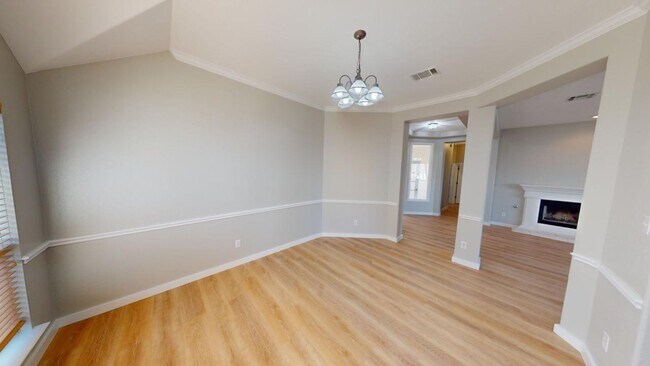 Building Photo - Elegant home in Pflugerville with great fe...