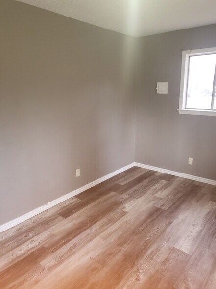Building Photo - 71 Meadowlane Dr