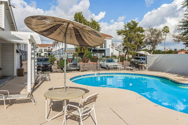 Building Photo - Ready for IMMEDIATE MOVE IN!