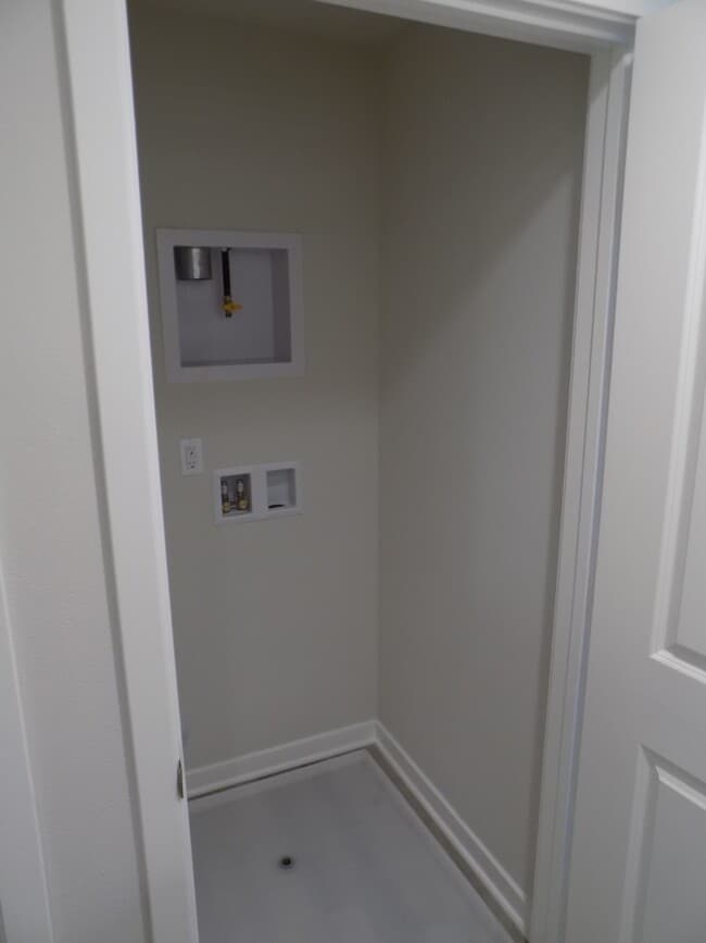 Building Photo - Beautiful 1 Bedroom 1 Bath Condo in Ranch ...