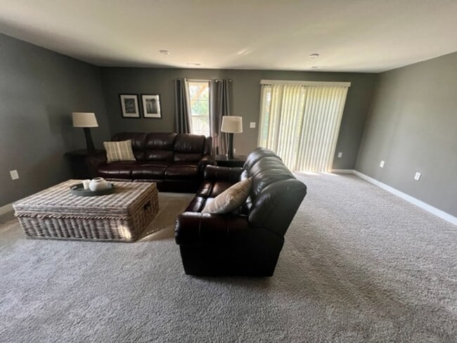 Building Photo - FULLY FURNISHED high-end beautiful 3 bedroom 3 1/2 bath home in Creekside Commons.