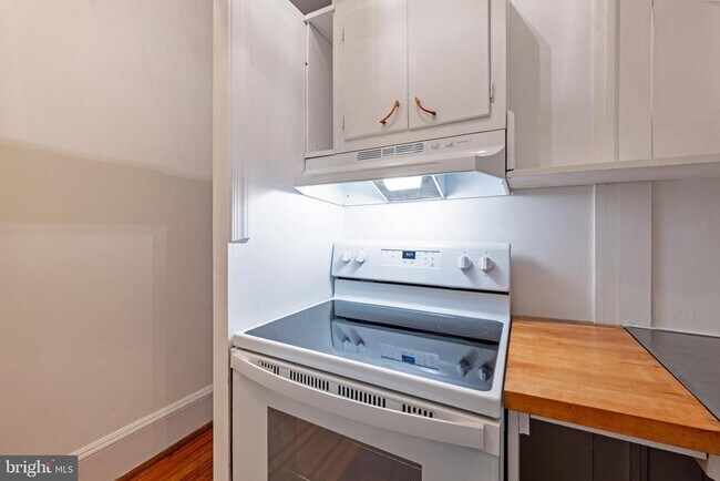 Building Photo - 2908 Q St NW