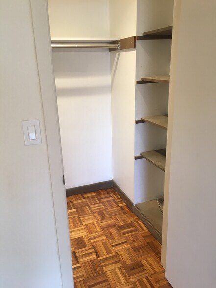 Building Photo - 881 Main St