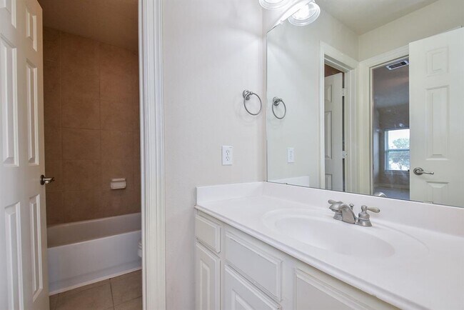 Building Photo - 2403 Galleon Point Ct