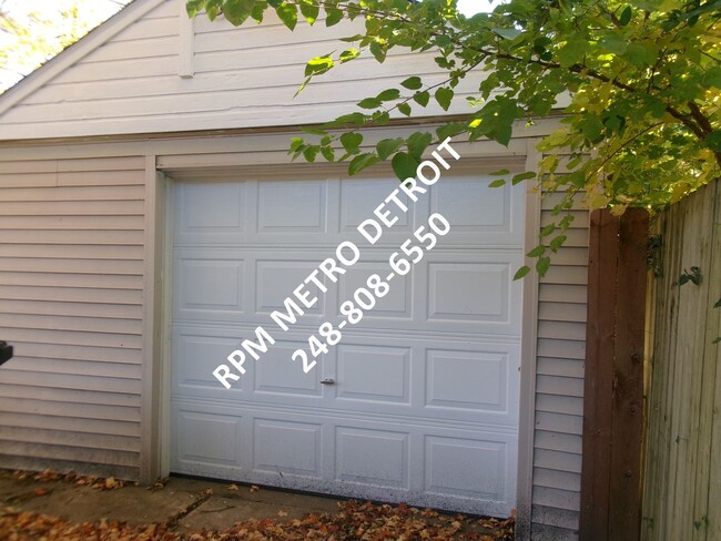 Building Photo - Newly remodeled Brick home in Detroit