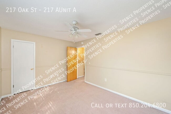 Building Photo - 217 Oak St SE