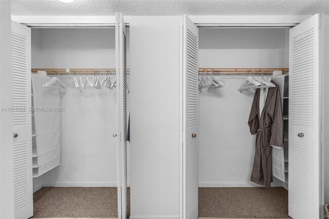 Building Photo - 575 Crandon Blvd