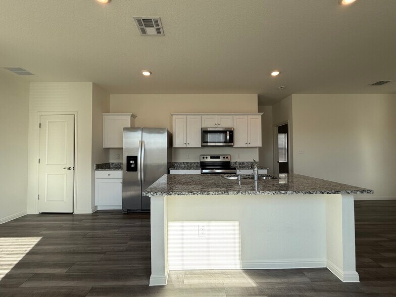 Kitchen - 195 Parkers Pond Path