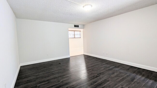 Building Photo - 3253 Foxcroft Rd