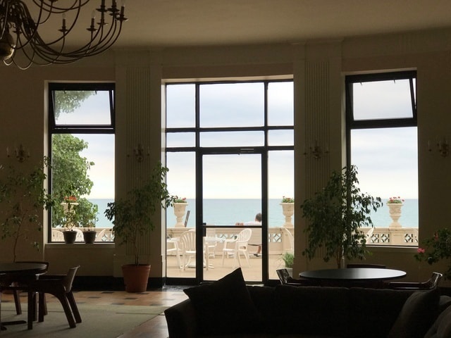 Building Photo - 1205 W Sherwin Ave