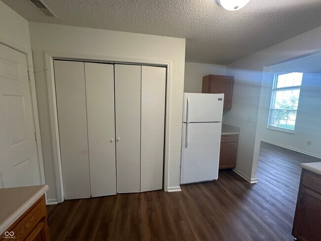 Building Photo - 8125 Maple Stream Ln