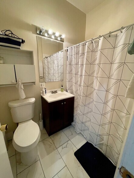 Building Photo - 1459 N Milwaukee Ave