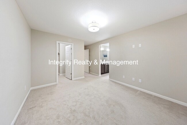 Building Photo - 3 Bed/2.5 Bath Townhome, 1999 sq ft, 2160 Meadows Blvd Unit A