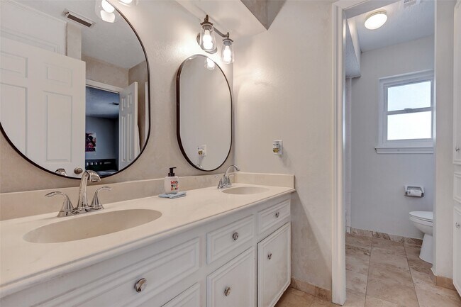 Building Photo - 9527 Enstone Cir