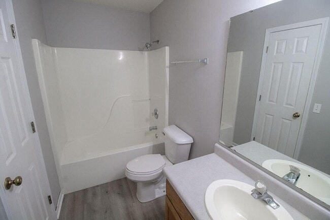 Building Photo - 2533 Northampton Dr