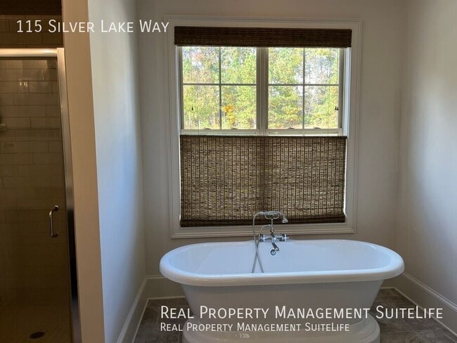 Building Photo - 115 Silver Lake Way