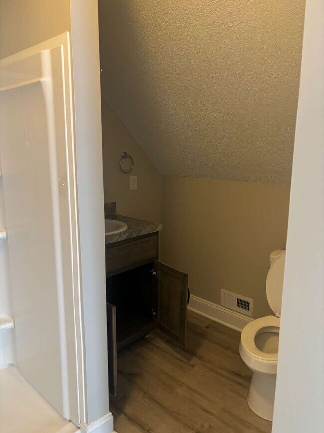 Building Photo - UNIQUE !  3-Bed Home with Scenic Views in ...