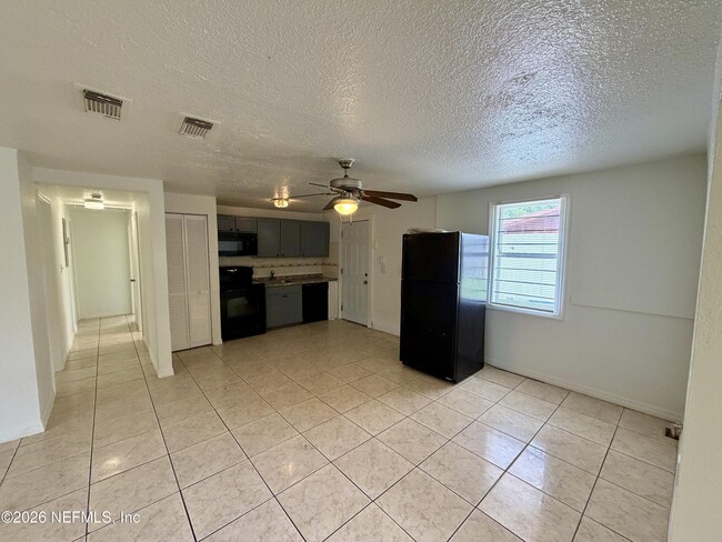 Building Photo - 5903 Droad St