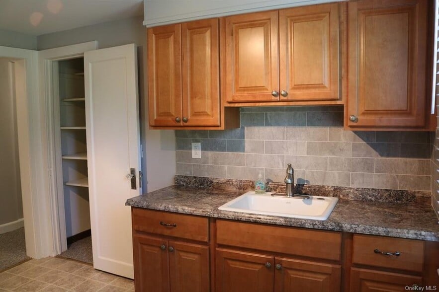 Building Photo - 2 Pelham Ave