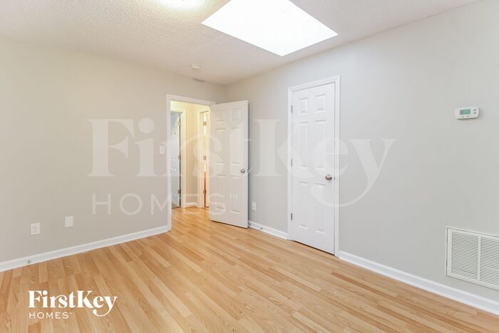 Building Photo - 2808 Lake Hill Ct