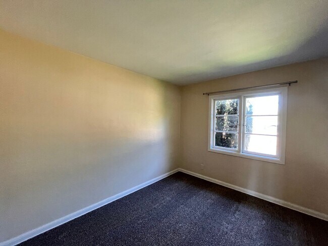 Building Photo - Charming 3-Bedroom Home with Bonus Room in Prime Beaverton Location Cedar Hills Neighborhood!!!