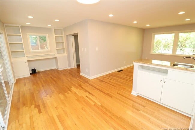 Building Photo - 1009 Dogwood Ln