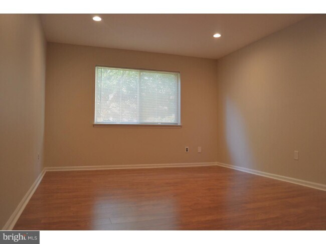 Building Photo - 103 Mandon Ct