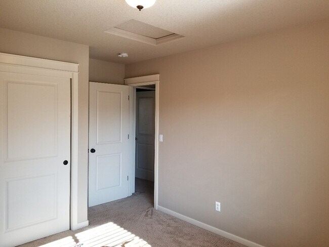 Building Photo - 63118 Dakota Dr