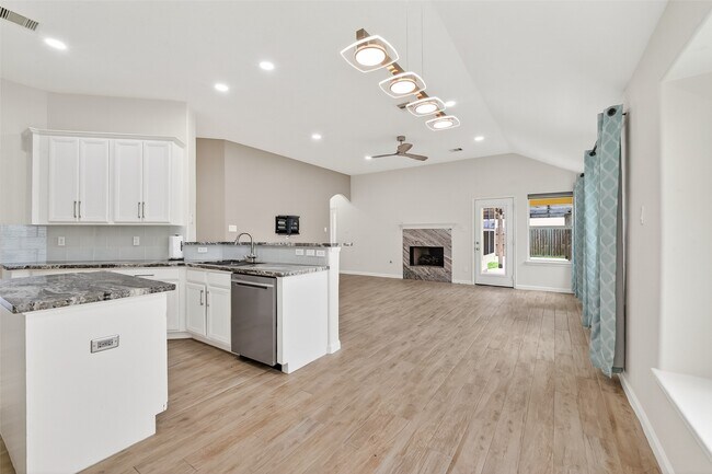 Building Photo - 1814 Midnight Ln