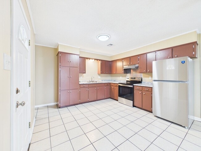 Building Photo - NEW ON MARKET  BREAUX BRIDGE!