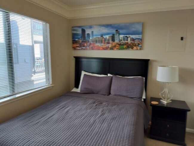 Building Photo - Immediate Move In special- Furnished/Pet friendly/ One bedroom Condo, short term lease of 30 days...