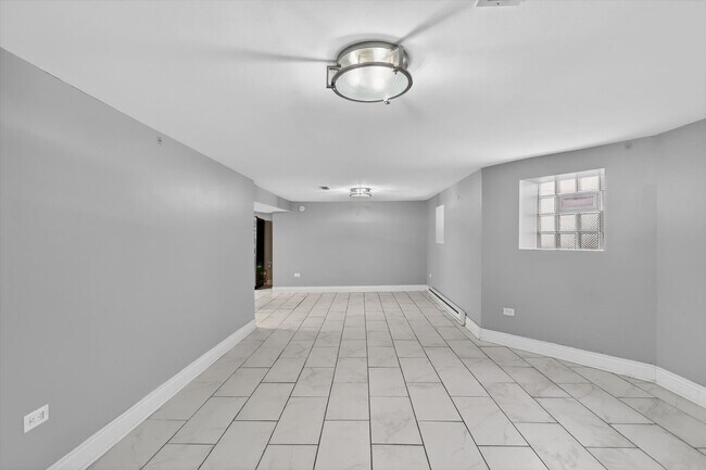 Building Photo - 3651 W Wabansia Ave